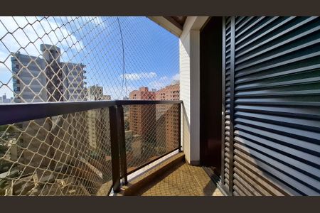 Apartamento à venda com 196m², 4 quartos e 3 vagas Apartamento à venda com 196m², 4 quartos e 3 vagasVaranda Suíte 1