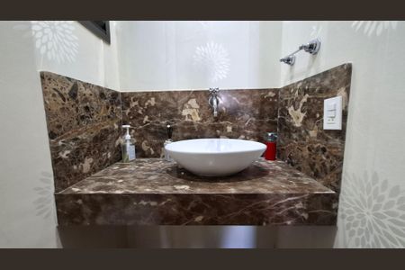 Apartamento à venda com 196m², 4 quartos e 3 vagas Apartamento à venda com 196m², 4 quartos e 3 vagasLavabo