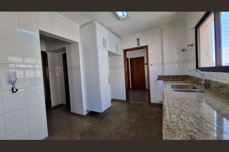 Apartamento à venda com 196m², 4 quartos e 3 vagas Apartamento à venda com 196m², 4 quartos e 3 vagasCozinha