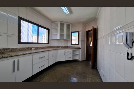Apartamento à venda com 196m², 4 quartos e 3 vagas Apartamento à venda com 196m², 4 quartos e 3 vagasEscritório