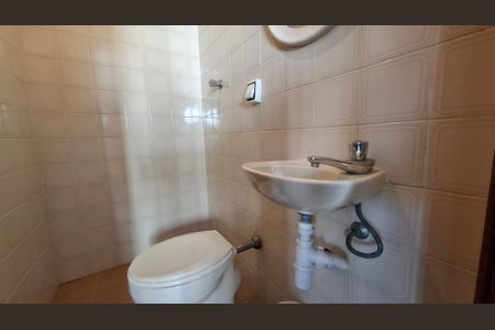 Apartamento à venda com 196m², 4 quartos e 3 vagas Apartamento à venda com 196m², 4 quartos e 3 vagasBanheiro de Serviço