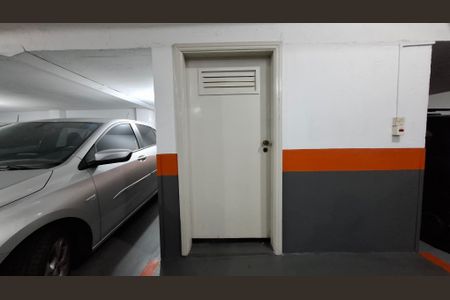 Apartamento à venda com 196m², 4 quartos e 3 vagas Apartamento à venda com 196m², 4 quartos e 3 vagasDepósito Garagem
