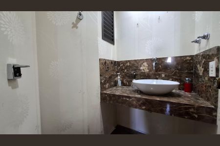 Apartamento à venda com 196m², 4 quartos e 3 vagas Apartamento à venda com 196m², 4 quartos e 3 vagasLavabo
