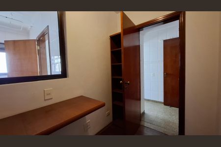 Apartamento à venda com 196m², 4 quartos e 3 vagas Apartamento à venda com 196m², 4 quartos e 3 vagasEscritório