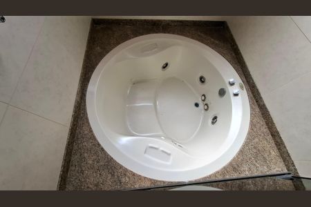 Apartamento à venda com 196m², 4 quartos e 3 vagas Apartamento à venda com 196m², 4 quartos e 3 vagasBanheiro da Suíte 1