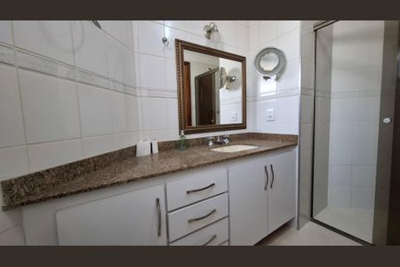 Apartamento à venda com 196m², 4 quartos e 3 vagas Apartamento à venda com 196m², 4 quartos e 3 vagasBanheiro da Suíte 2