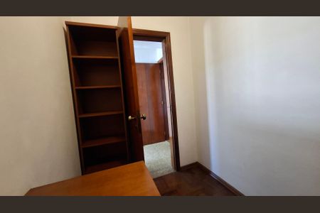 Apartamento à venda com 196m², 4 quartos e 3 vagas Apartamento à venda com 196m², 4 quartos e 3 vagasEscritório