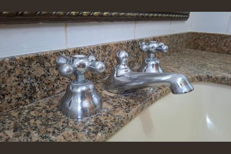 Apartamento à venda com 196m², 4 quartos e 3 vagas Apartamento à venda com 196m², 4 quartos e 3 vagasBanheiro da Suíte 2