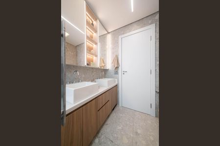 Apartamento à venda com 197m², 3 quartos e 3 vagasBanheiro da Suíte 1