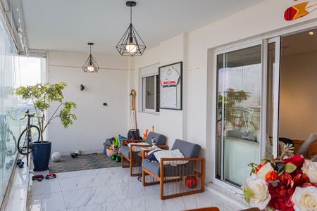 Apartamento à venda com 159m², 4 quartos e 2 vagas Apartamento à venda com 159m², 4 quartos e 2 vagasVaranda gourmet