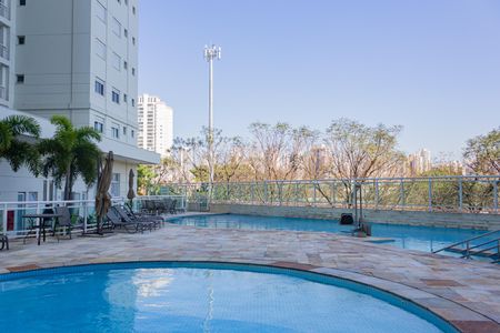 Apartamento à venda com 159m², 4 quartos e 2 vagas Apartamento à venda com 159m², 4 quartos e 2 vagasÁrea comum - Piscina