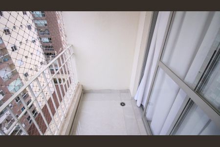 Apartamento à venda com 64m², 3 quartos e 1 vaga Apartamento à venda com 64m², 3 quartos e 1 vagaVaranda