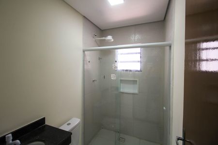 Banheiro de apartamento para alugar com 1 quarto, 27m² em Vila Paulo Silas, São Paulo