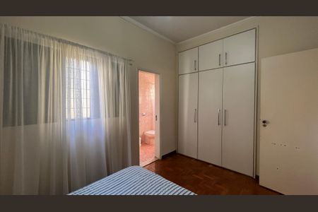 Casa à venda com 130m², 4 quartos e 4 vagas Casa à venda com 130m², 4 quartos e 4 vagasSuíte