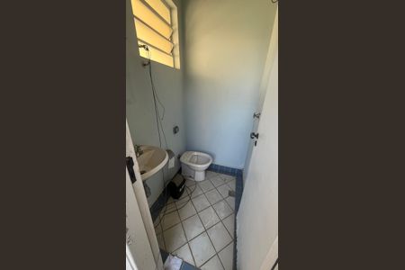 Casa à venda com 130m², 4 quartos e 4 vagas Casa à venda com 130m², 4 quartos e 4 vagasBanheiro de Serviço
