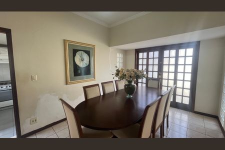 Casa à venda com 130m², 4 quartos e 4 vagas Casa à venda com 130m², 4 quartos e 4 vagasSala