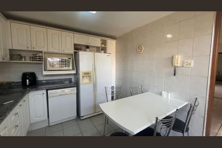 Casa à venda com 130m², 4 quartos e 4 vagas Casa à venda com 130m², 4 quartos e 4 vagasCozinha