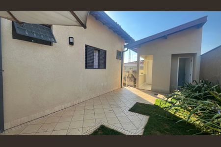 Casa à venda com 130m², 4 quartos e 4 vagas Casa à venda com 130m², 4 quartos e 4 vagasÁrea Externa
