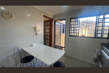 Casa à venda com 130m², 4 quartos e 4 vagas Casa à venda com 130m², 4 quartos e 4 vagasCozinha
