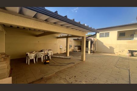 Casa à venda com 130m², 4 quartos e 4 vagas Casa à venda com 130m², 4 quartos e 4 vagasÁrea Externa