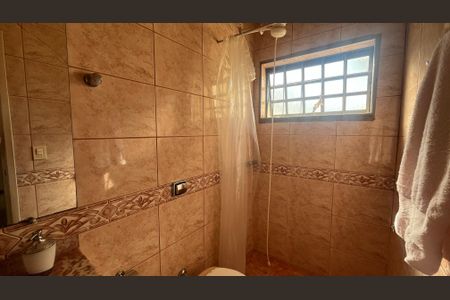 Casa à venda com 130m², 4 quartos e 4 vagas Casa à venda com 130m², 4 quartos e 4 vagasBanheiro da Suíte