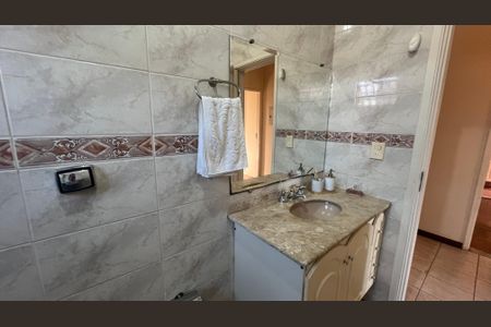Casa à venda com 130m², 4 quartos e 4 vagas Casa à venda com 130m², 4 quartos e 4 vagasBanheiro Social