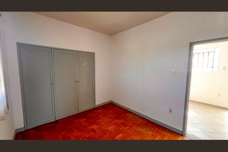 Casa à venda com 340m², 8 quartos e 3 vagas Casa à venda com 340m², 8 quartos e 3 vagasQuarto 8