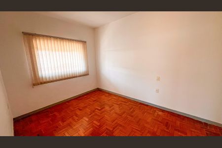 Casa à venda com 340m², 8 quartos e 3 vagas Casa à venda com 340m², 8 quartos e 3 vagasQuarto 6