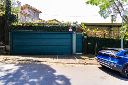 Casa à venda com 390m², 4 quartos e 3 vagasFachada