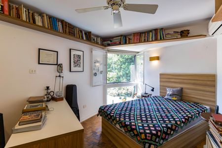 Casa à venda com 390m², 4 quartos e 3 vagasQuarto