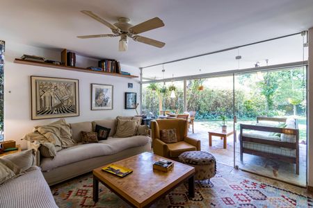 Casa à venda com 390m², 4 quartos e 3 vagasSala