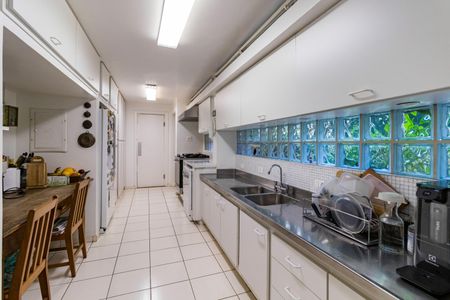 Casa à venda com 390m², 4 quartos e 3 vagasCozinha