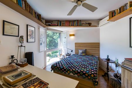 Casa à venda com 390m², 4 quartos e 3 vagasQuarto