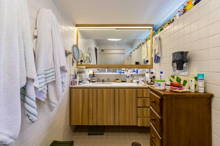 Casa à venda com 390m², 4 quartos e 3 vagasBanheiro da Suíte