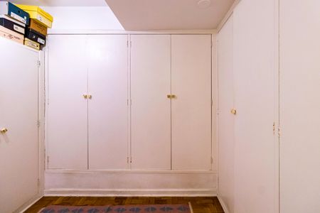 Casa à venda com 390m², 4 quartos e 3 vagasSuíte