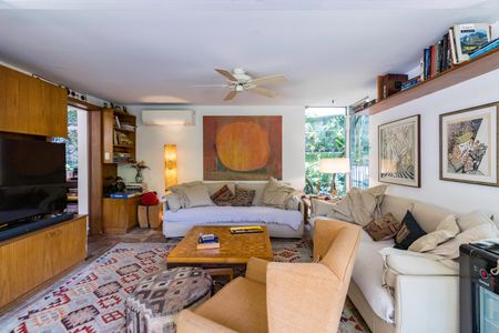 Casa à venda com 390m², 4 quartos e 3 vagasSala