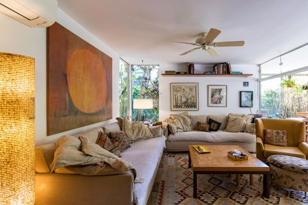 Casa à venda com 390m², 4 quartos e 3 vagasSala