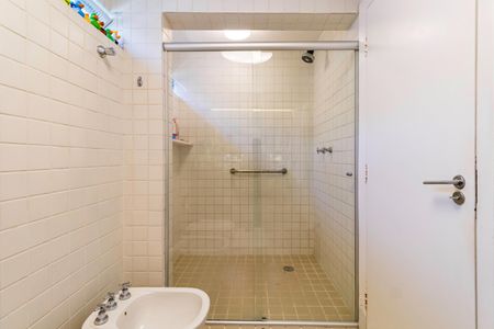 Casa à venda com 390m², 4 quartos e 3 vagasBanheiro da Suíte