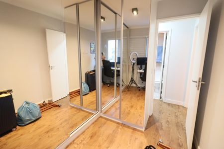 Quarto  de apartamento para alugar com 2 quartos, 56m² em Km 18, Osasco