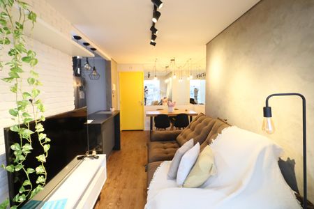 Sala de apartamento para alugar com 2 quartos, 56m² em Km 18, Osasco