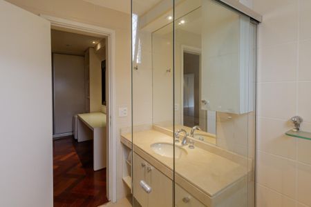 Apartamento para alugar com 500m², 5 quartos e 4 vagas Apartamento para alugar com 500m², 5 quartos e 4 vagasBanheiro da Suíte 5