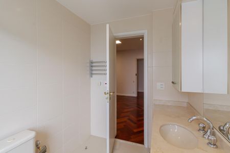 Apartamento para alugar com 500m², 5 quartos e 4 vagas Apartamento para alugar com 500m², 5 quartos e 4 vagasBanheiro da Suíte 2