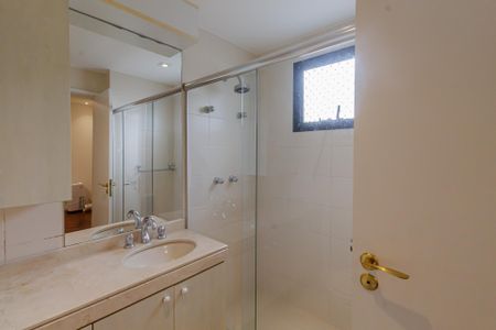 Apartamento para alugar com 500m², 5 quartos e 4 vagas Apartamento para alugar com 500m², 5 quartos e 4 vagasBanheiro da Suíte 4