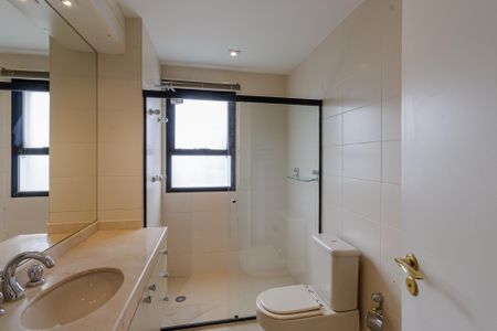Apartamento para alugar com 500m², 5 quartos e 4 vagas Apartamento para alugar com 500m², 5 quartos e 4 vagasBanheiro da Suíte 2