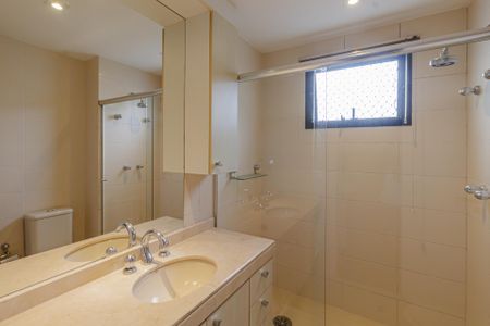 Apartamento para alugar com 500m², 5 quartos e 4 vagas Apartamento para alugar com 500m², 5 quartos e 4 vagasBanheiro da Suíte 5