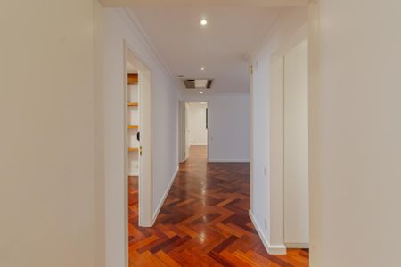 Apartamento para alugar com 500m², 5 quartos e 4 vagas Apartamento para alugar com 500m², 5 quartos e 4 vagasCorredor