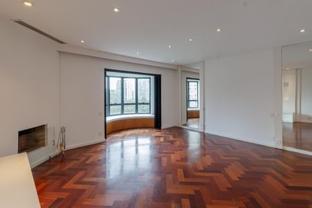 Apartamento para alugar com 500m², 5 quartos e 4 vagas Apartamento para alugar com 500m², 5 quartos e 4 vagasSala de TV