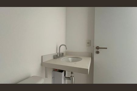Studio à venda com 32m², 1 quarto e sem vaga Studio à venda com 32m², 1 quarto e sem vagaBanheiro Social