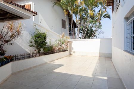 Casa à venda com 310m², 3 quartos e 3 vagas Casa à venda com 310m², 3 quartos e 3 vagasQuintal