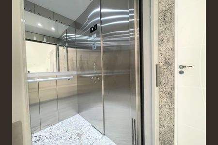 Apartamento à venda com 97m², 2 quartos e 2 vagasElevador